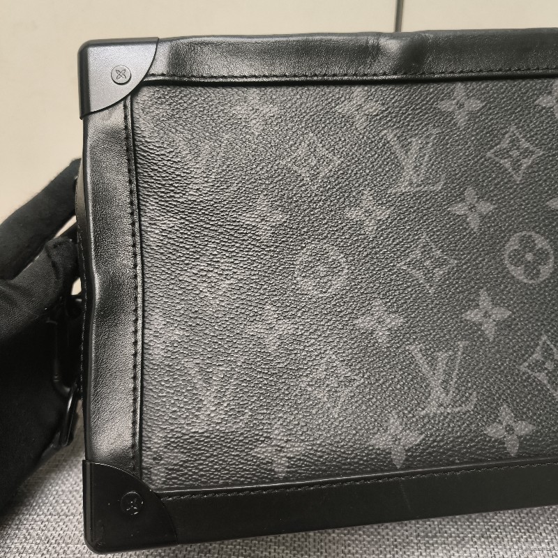 🌺盛夏折扣🌺快閃一週甜價至7/20‼️【8成新】㊣✨Louis Vuitton✨(贈內膽包)路易威登 LV 老花 SOFT TRUNK BOX黑武士 軟盒子 盒包 箱包 肩背包 斜背包 /二手精品/二手包🌳二手樹屋🌳-7