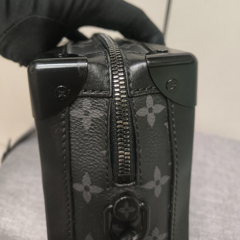 🌺盛夏折扣🌺快閃一週甜價至7/20‼️【8成新】㊣✨Louis Vuitton✨(贈內膽包)路易威登 LV 老花 SOFT TRUNK BOX黑武士 軟盒子 盒包 箱包 肩背包 斜背包 /二手精品/二手包🌳二手樹屋🌳-15