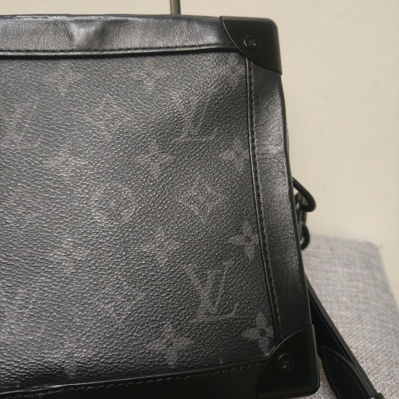 🌺盛夏折扣🌺快閃一週甜價至7/20‼️【8成新】㊣✨Louis Vuitton✨(贈內膽包)路易威登 LV 老花 SOFT TRUNK BOX黑武士 軟盒子 盒包 箱包 肩背包 斜背包 /二手精品/二手包🌳二手樹屋🌳-21