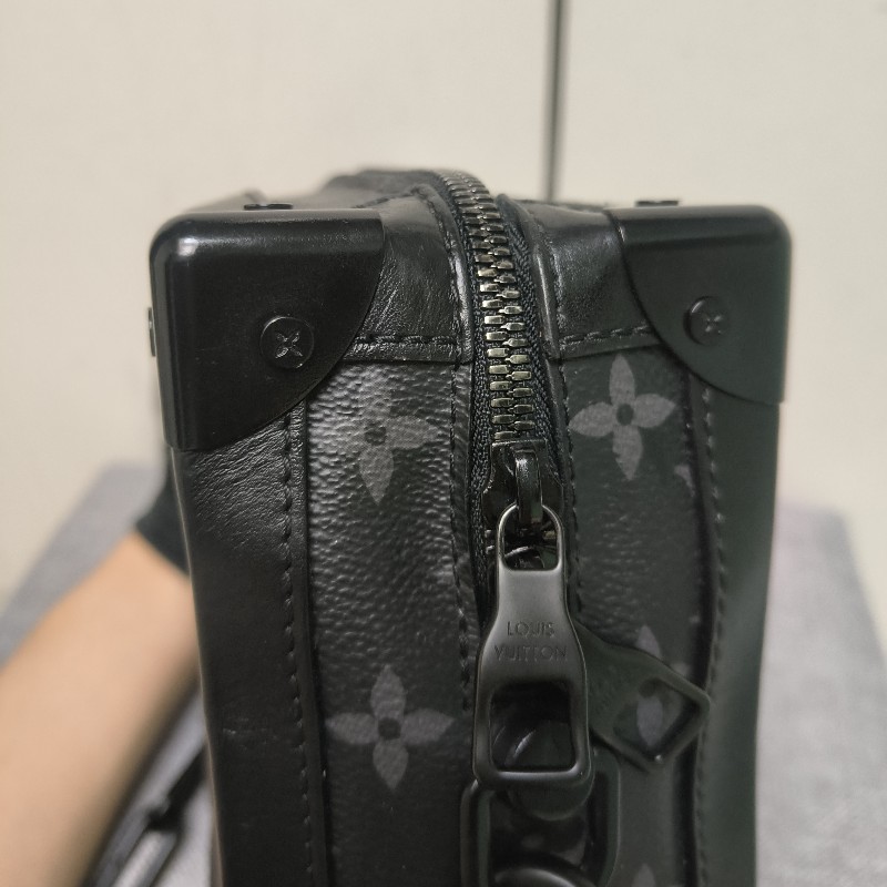 🌺盛夏折扣🌺快閃一週甜價至7/20‼️【8成新】㊣✨Louis Vuitton✨(贈內膽包)路易威登 LV 老花 SOFT TRUNK BOX黑武士 軟盒子 盒包 箱包 肩背包 斜背包 /二手精品/二手包🌳二手樹屋🌳-23