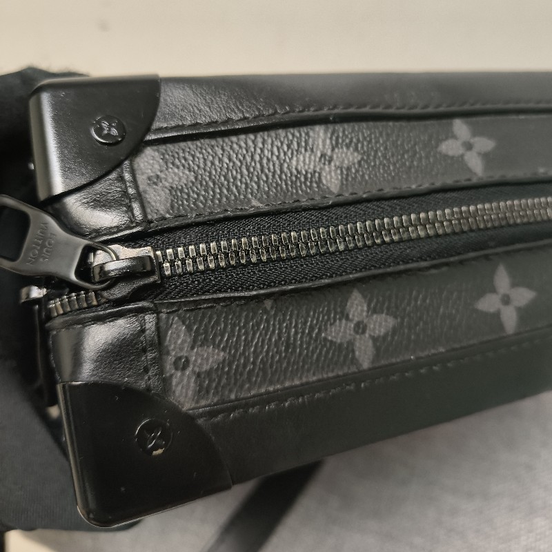 🌺盛夏折扣🌺快閃一週甜價至7/20‼️【8成新】㊣✨Louis Vuitton✨(贈內膽包)路易威登 LV 老花 SOFT TRUNK BOX黑武士 軟盒子 盒包 箱包 肩背包 斜背包 /二手精品/二手包🌳二手樹屋🌳-29