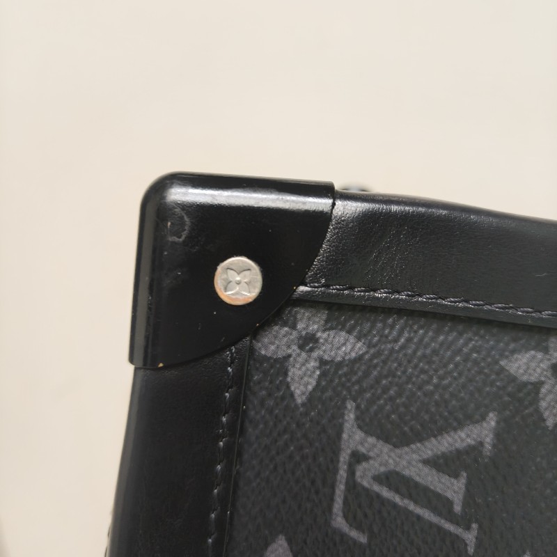 🌺盛夏折扣🌺快閃一週甜價至7/20‼️【8成新】㊣✨Louis Vuitton✨(贈內膽包)路易威登 LV 老花 SOFT TRUNK BOX黑武士 軟盒子 盒包 箱包 肩背包 斜背包 /二手精品/二手包🌳二手樹屋🌳-47