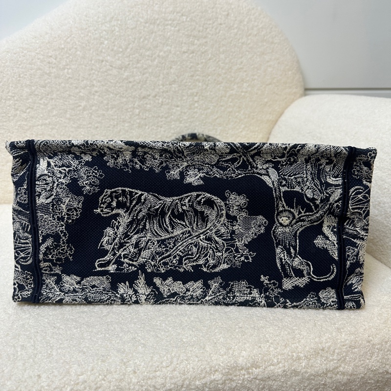 Dior 限量刺繡 反轉動物園托特包 中號-3