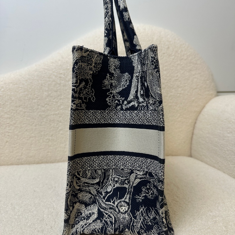 Dior 限量刺繡 反轉動物園托特包 中號-4