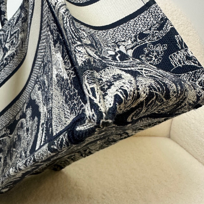 Dior 限量刺繡 反轉動物園托特包 中號-7