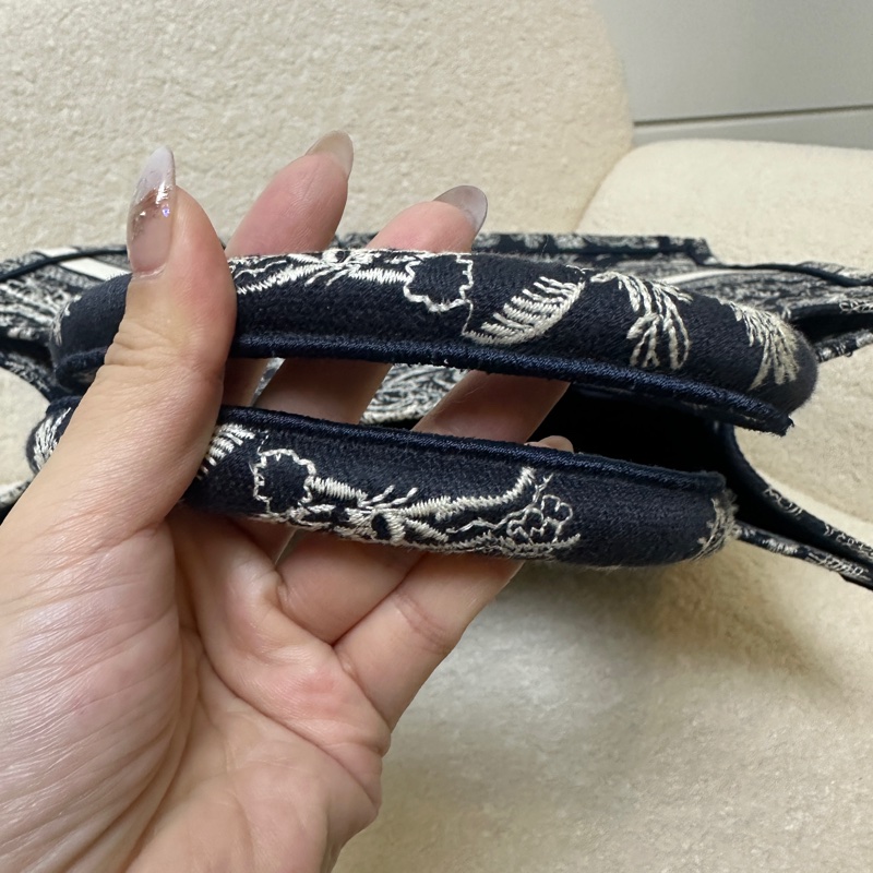 Dior 限量刺繡 反轉動物園托特包 中號-10