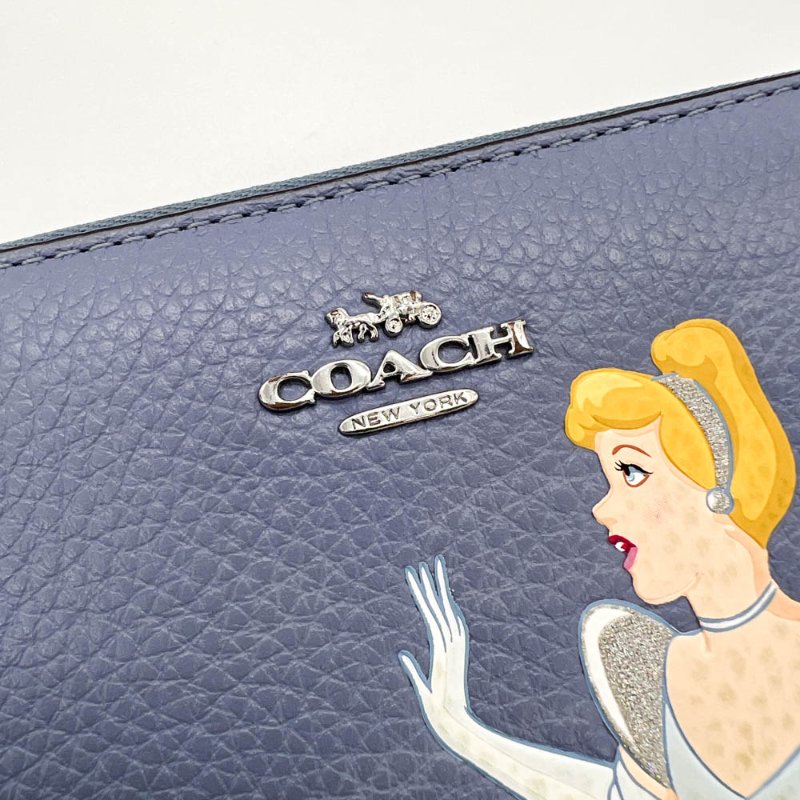 【玧希Evan-名人公益精品】 Coach x Disney聯名仙杜瑞拉長夾-3