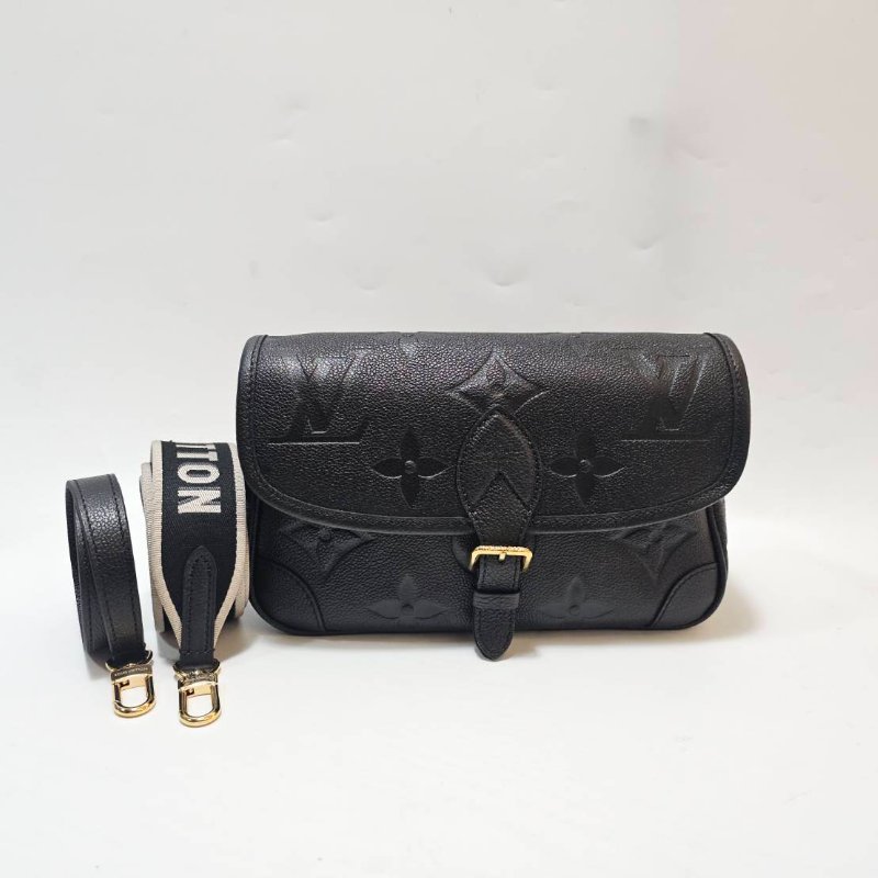 LV 黑牛皮壓紋Diane金釦下蓋肩斜背法棍包M46386-0