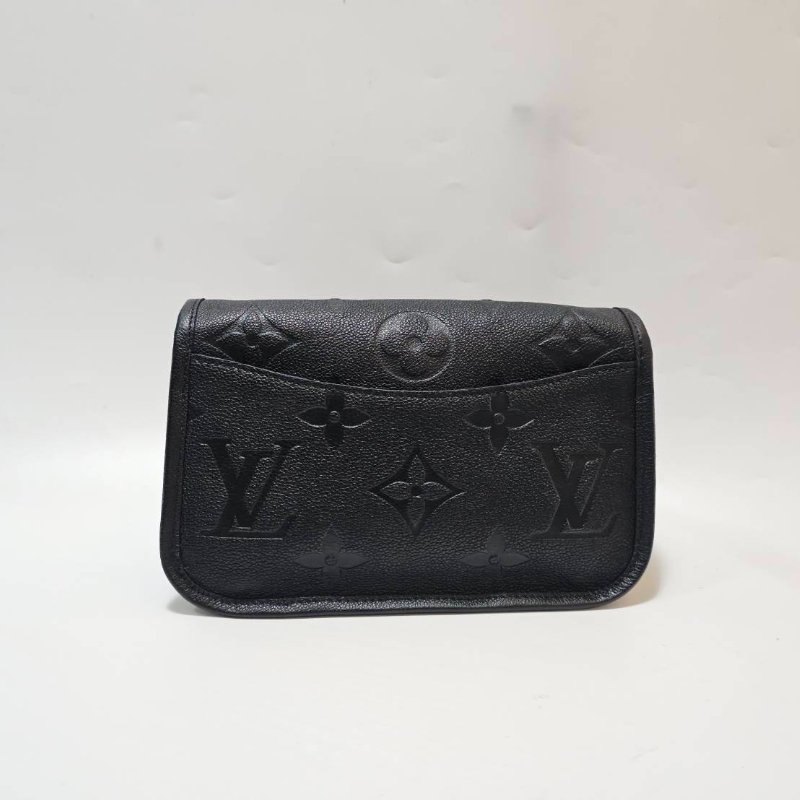 LV 黑牛皮壓紋Diane金釦下蓋肩斜背法棍包M46386-1