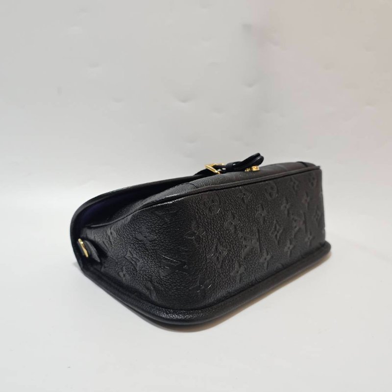 LV 黑牛皮壓紋Diane金釦下蓋肩斜背法棍包M46386-4