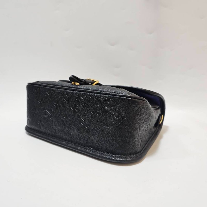 LV 黑牛皮壓紋Diane金釦下蓋肩斜背法棍包M46386-5