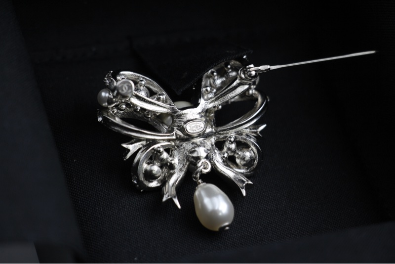 Chanel C20B 仿珍珠蝴蝶結胸針-2