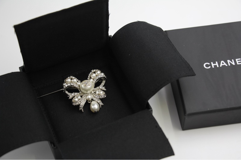 Chanel C20B 仿珍珠蝴蝶結胸針-7