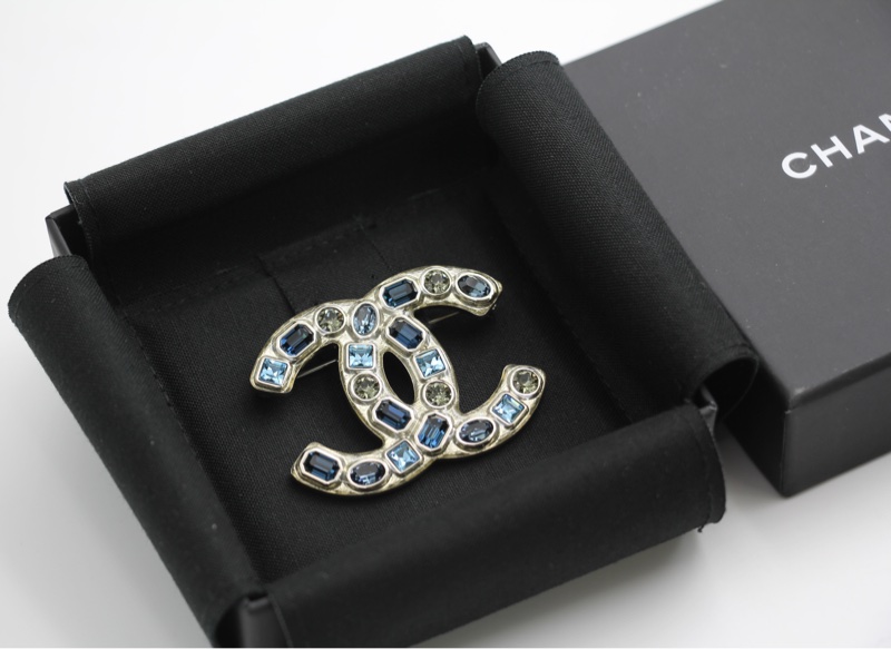Chanel B19C 水鑽淺藍色深藍灰胸針-0