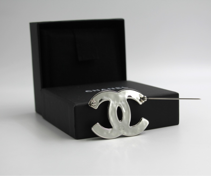 Chanel B19C 水鑽淺藍色深藍灰胸針-3