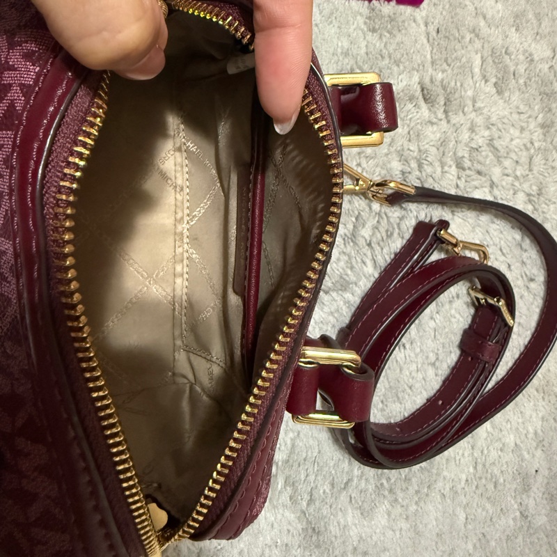 CC蕾夢🍋《超值二手商品》 MICHAEL KORS 正品 手拿包 波士頓包 背帶可拆可調(含原廠防塵袋)**誠可議-1