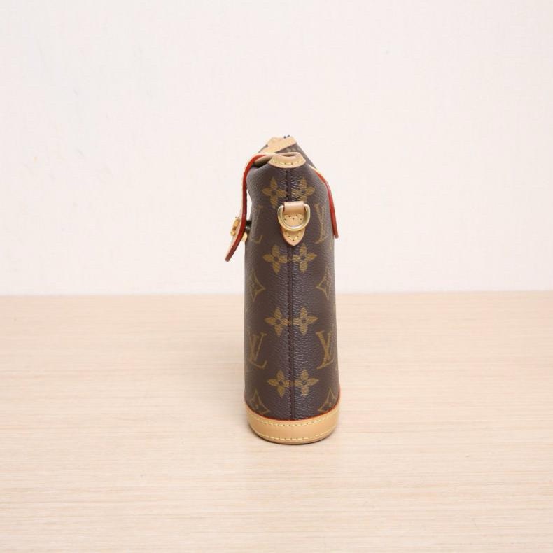 LOUIS VUITTON(路易威登) Fold me 薯條包 老花 PVC 晶片-1