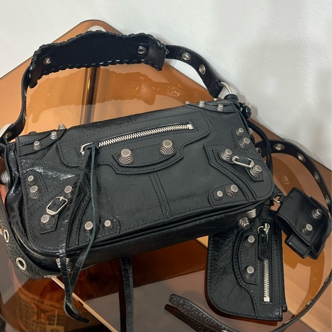 Balenciaga le cagole xs 機車包