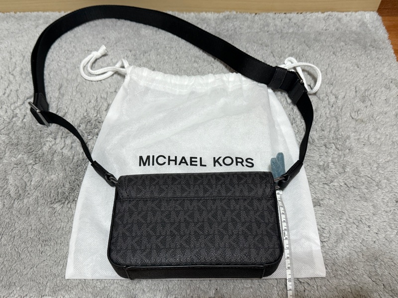 CC蕾夢🍋《超值二手商品》 MICHAEL KORS 正品 小包 肩背包 可調(含原廠防塵袋、紙袋)**誠可議 9.5新-1