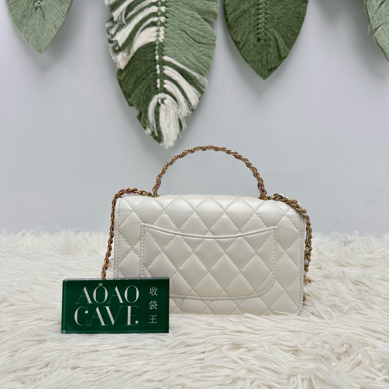 CHANEL 23P Handle 油蠟皮白色金扣彩虹鏤空字母款 WOC 晶片款 手提斜肩包-4