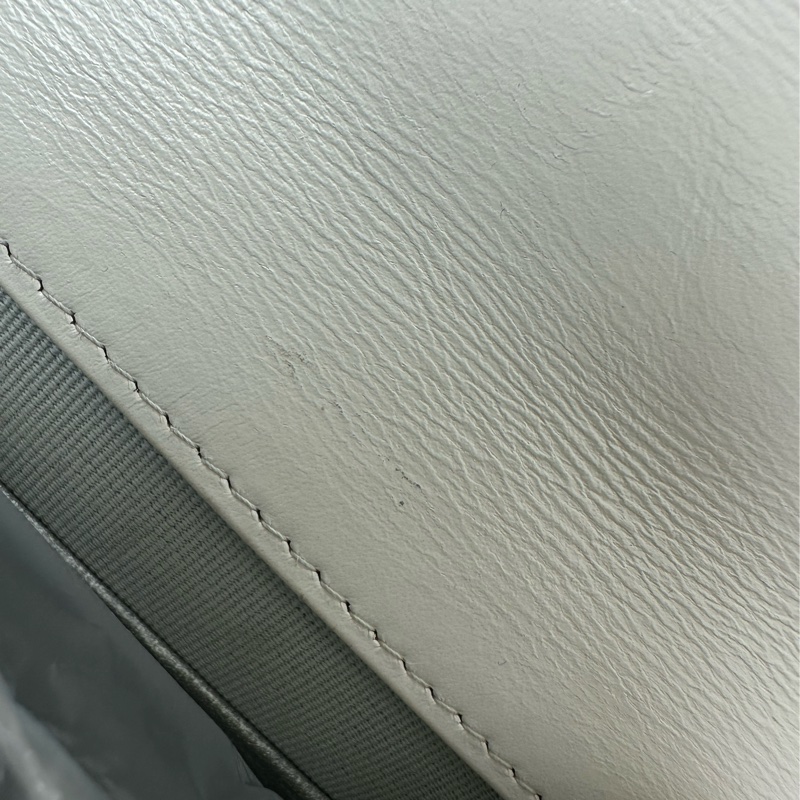 CHANEL 23P Handle 油蠟皮白色金扣彩虹鏤空字母款 WOC 晶片款 手提斜肩包-9