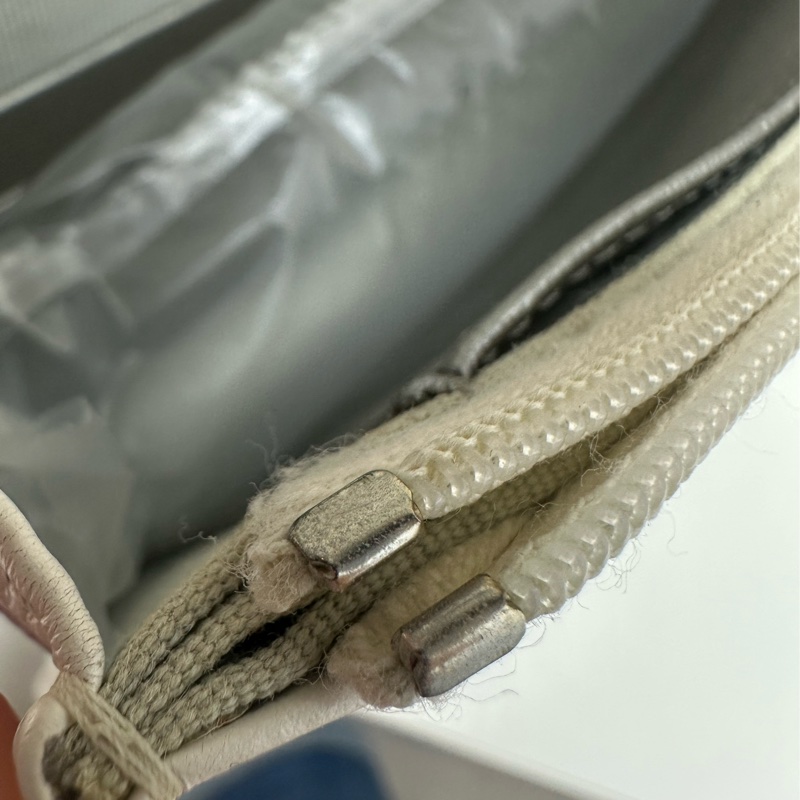 CHANEL 23P Handle 油蠟皮白色金扣彩虹鏤空字母款 WOC 晶片款 手提斜肩包-22