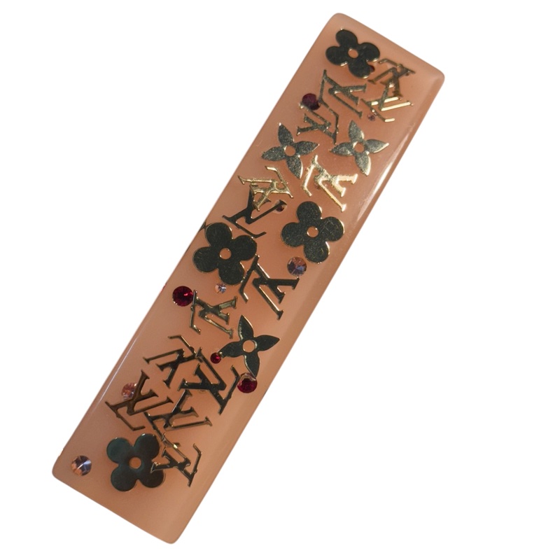 🎀Louis Vuitton *近新品正面無任何刮傷*LV稀有皮粉色髮夾｜經典花紋✦fufu style 精品✦ 氣質感｜手鏈.手環-1