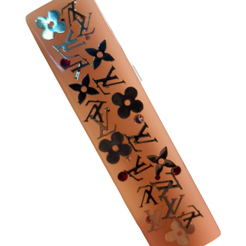 🎀Louis Vuitton *近新品正面無任何刮傷*LV稀有皮粉色髮夾｜經典花紋✦fufu style 精品✦ 氣質感｜手鏈.手環-2