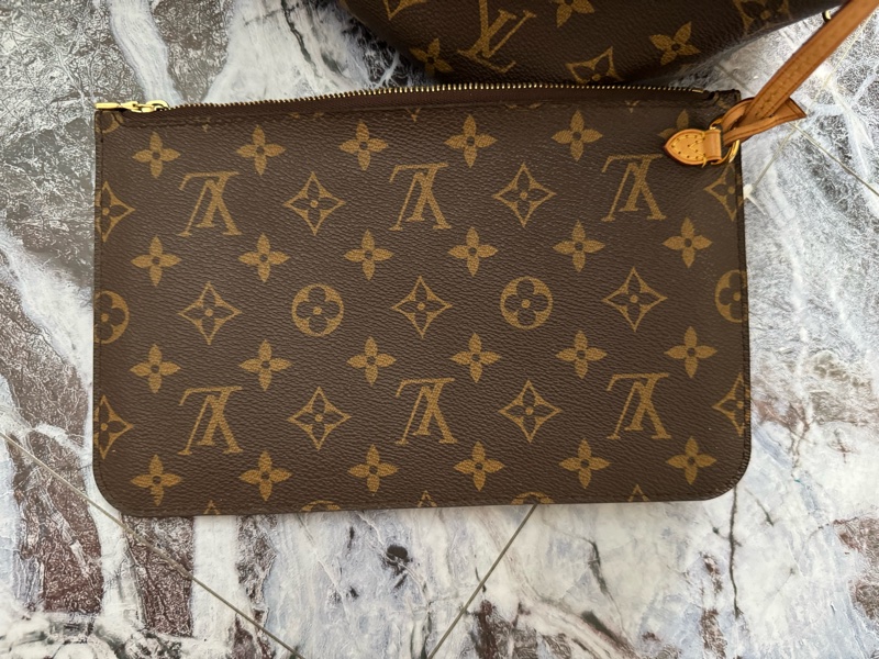 Louis Vuitton-10