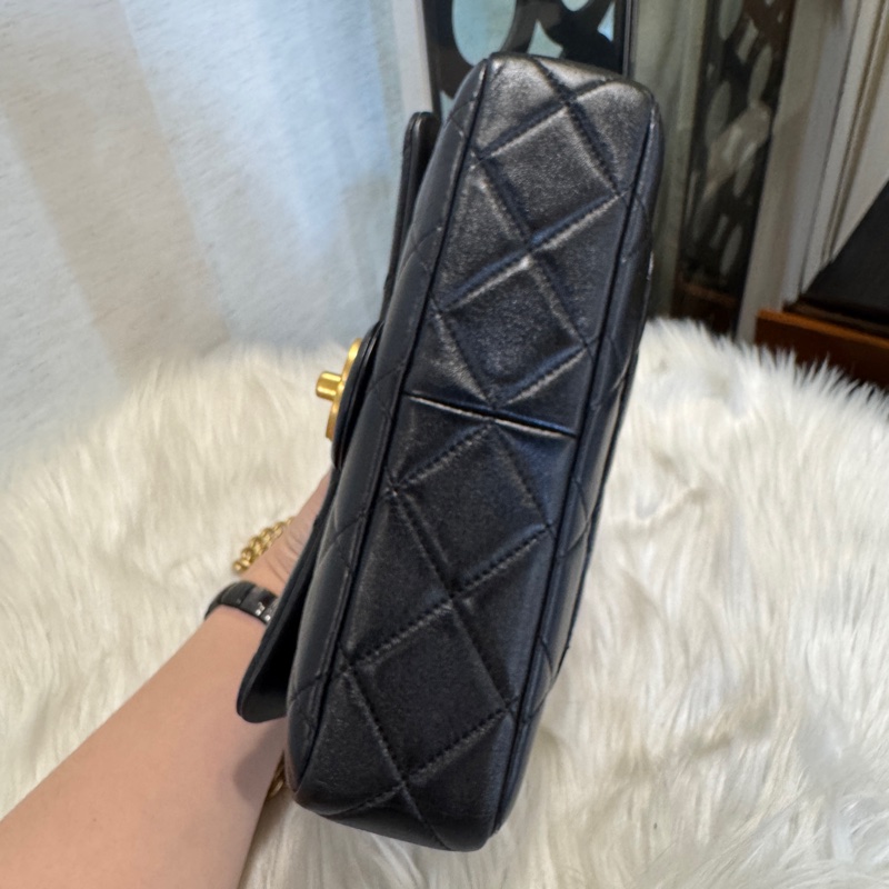 Chanel 黑牛皮霧金琺瑯釦肩斜背包 芯片款 近全新-3