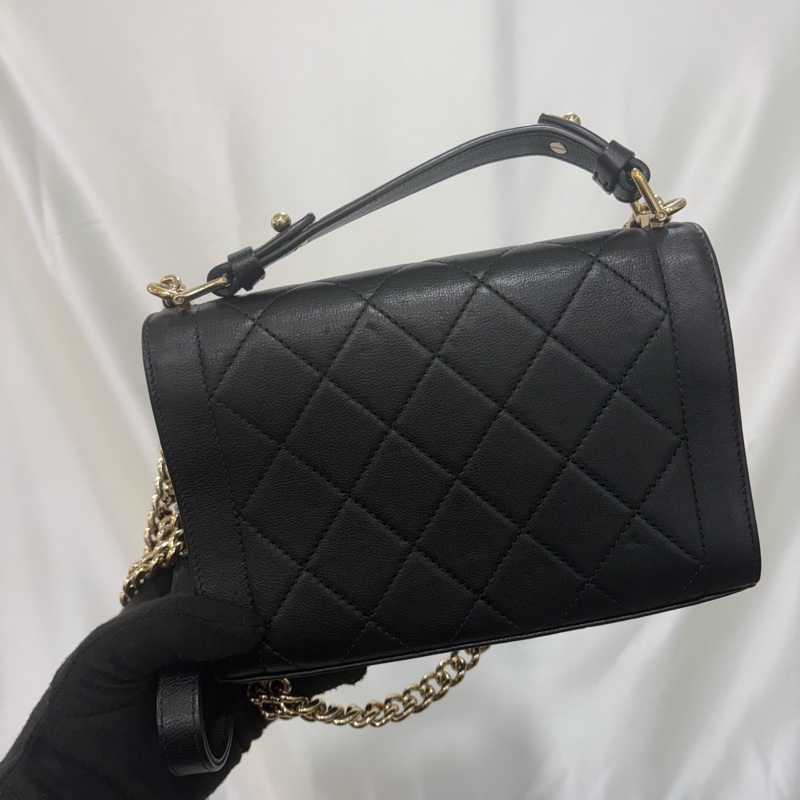 CHANEL 金扣鐵牌牛皮提把鏈條包 黑-2