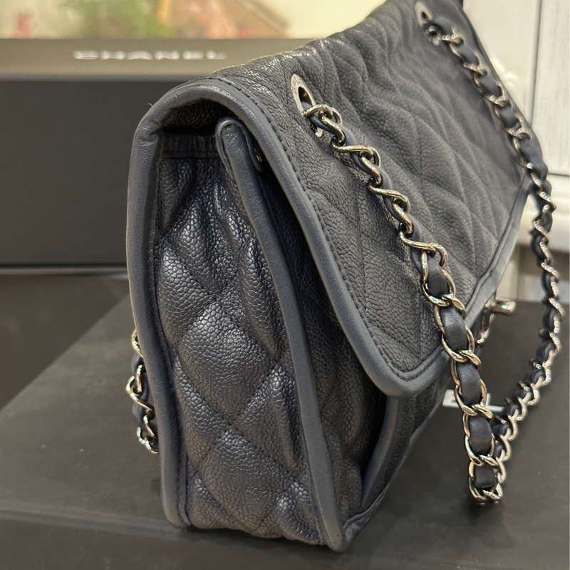 Chanel Cf28季節限量款牛皮口蓋斜挎包 99閒置新🉑斜挎🉑肩背-11
