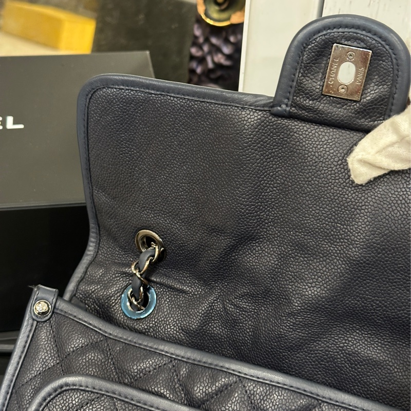 Chanel Cf28季節限量款牛皮口蓋斜挎包 99閒置新🉑斜挎🉑肩背-20