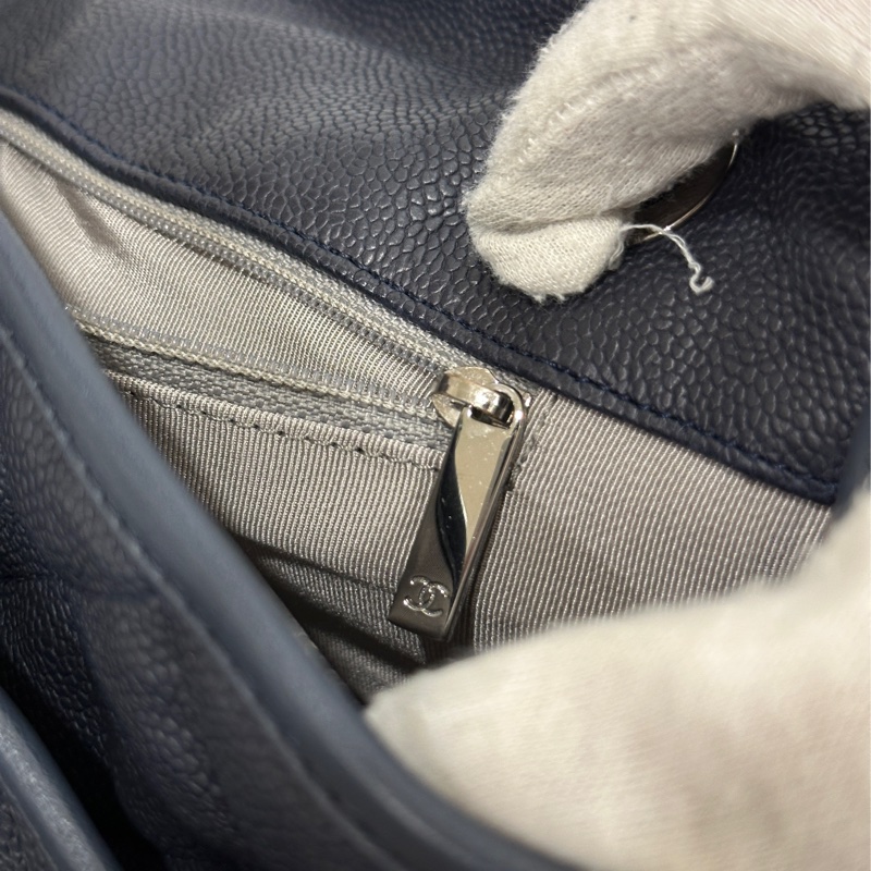 Chanel Cf28季節限量款牛皮口蓋斜挎包 99閒置新🉑斜挎🉑肩背-26