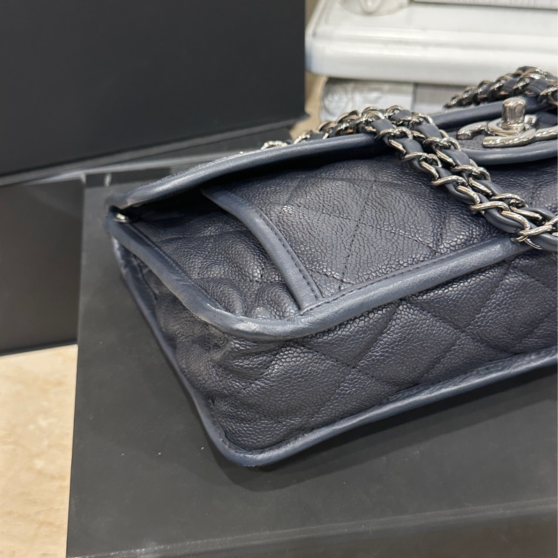 Chanel Cf28季節限量款牛皮口蓋斜挎包 99閒置新🉑斜挎🉑肩背-31