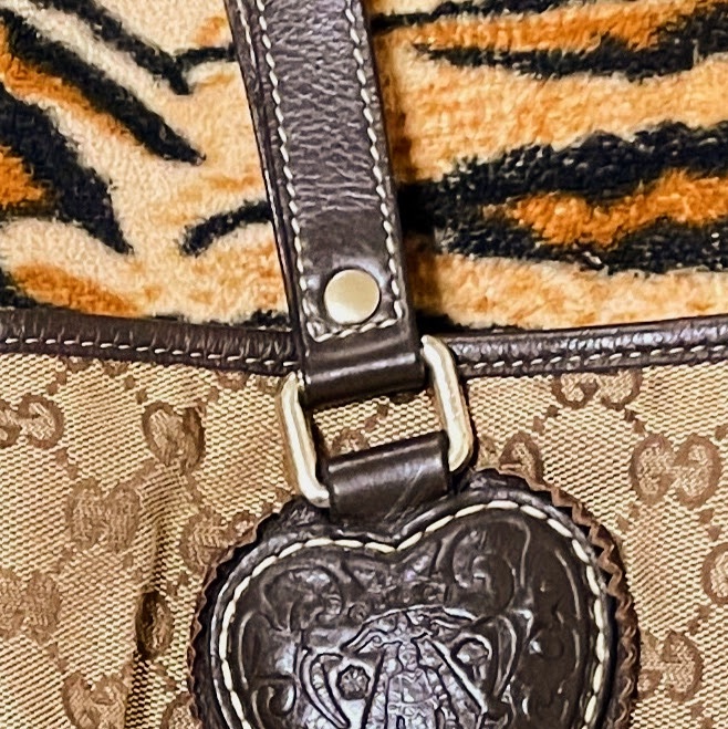 Gucci. 愛心小金人流蘇托特包-20