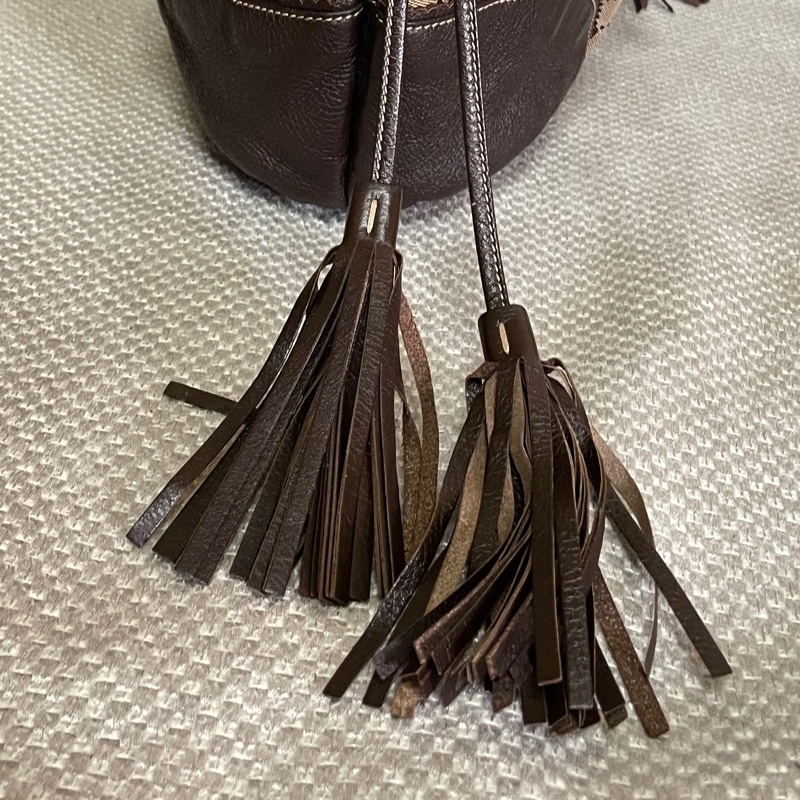 Gucci. 愛心小金人流蘇托特包-23
