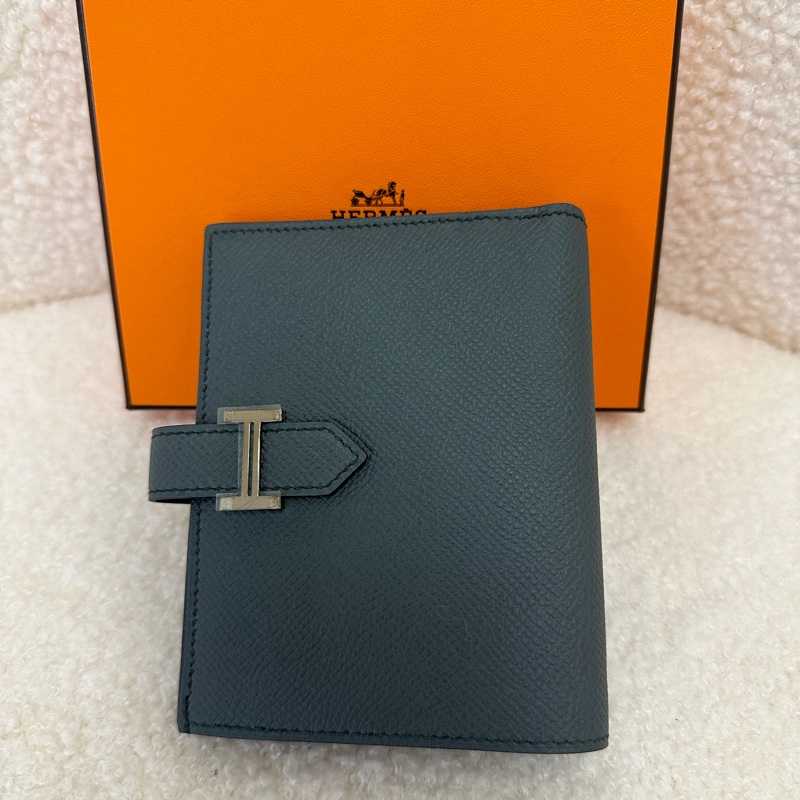 Hermes 愛馬仕杏仁綠色短款錢包,99新好成色,帶盒。-0