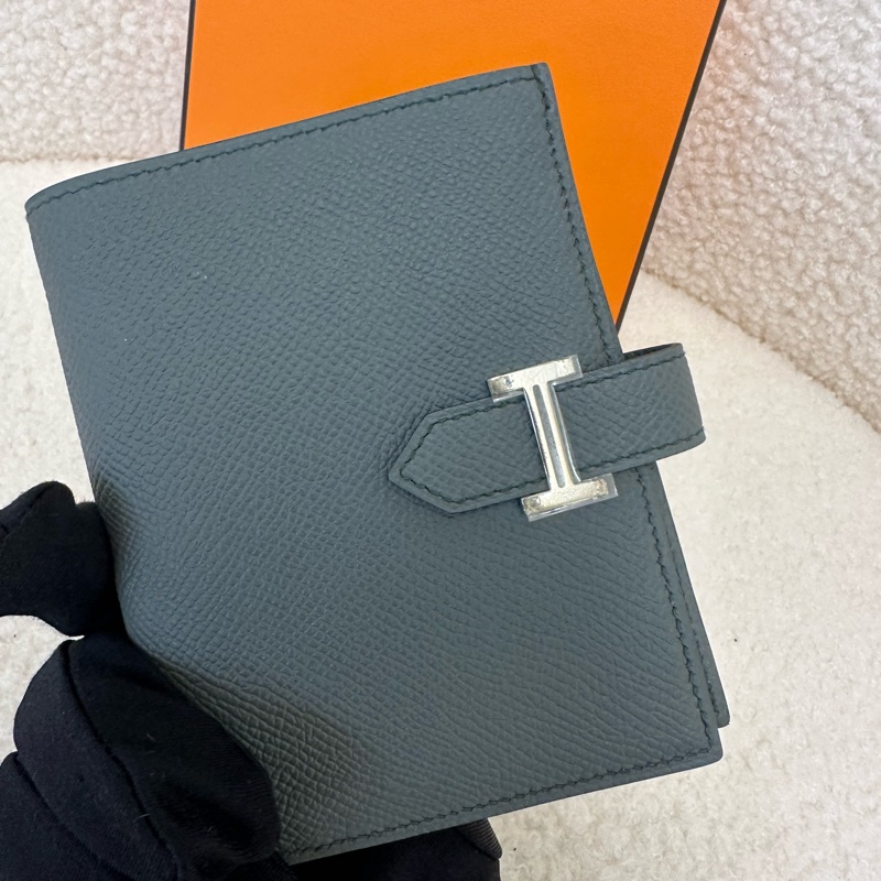 Hermes 愛馬仕杏仁綠色短款錢包,99新好成色,帶盒。-5