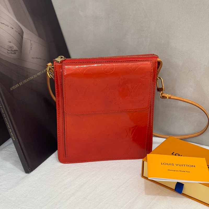 Louis Vuitton 漆皮紅色相機包-2