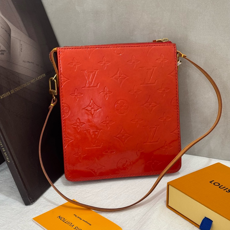 Louis Vuitton 漆皮紅色相機包-3