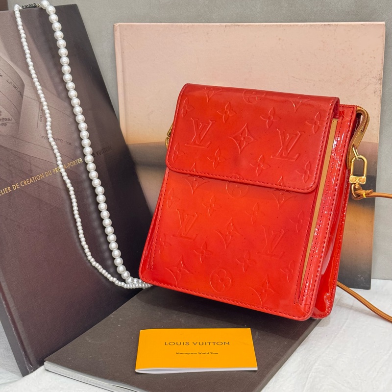 Louis Vuitton 漆皮紅色相機包-4