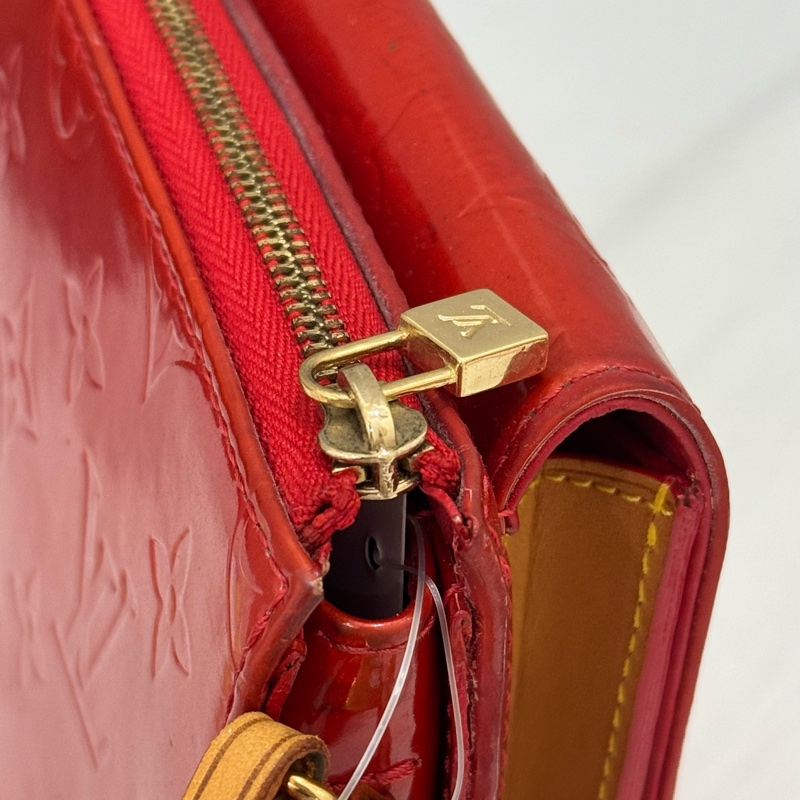 Louis Vuitton 漆皮紅色相機包-23