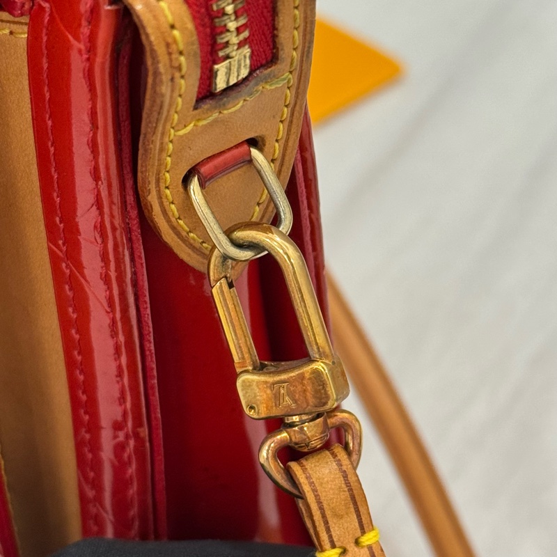 Louis Vuitton 漆皮紅色相機包-25