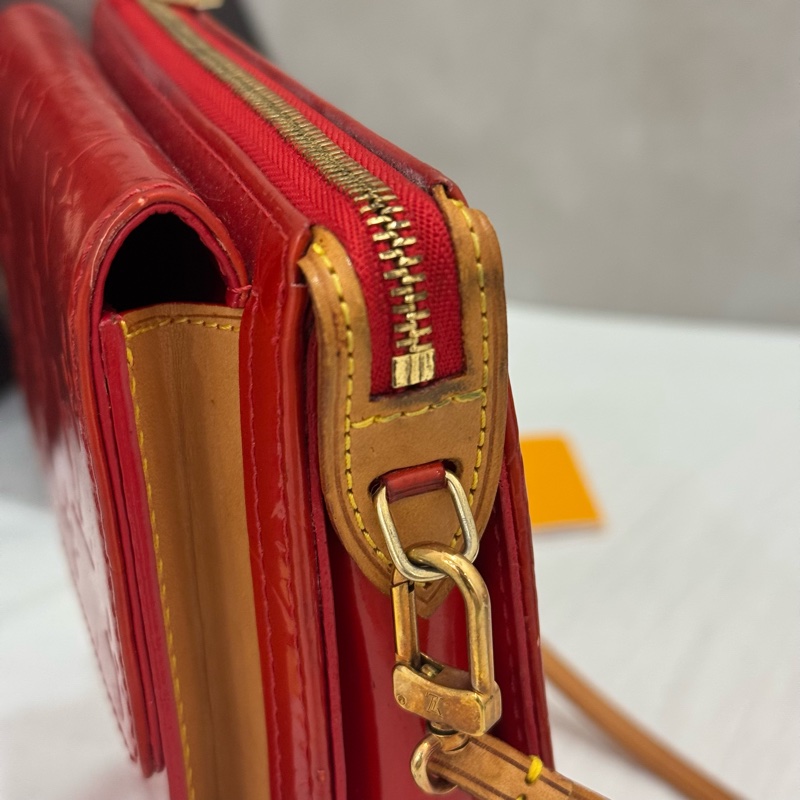 Louis Vuitton 漆皮紅色相機包-26