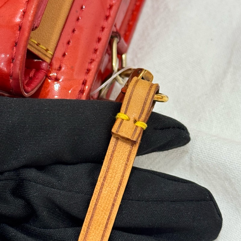 Louis Vuitton 漆皮紅色相機包-28