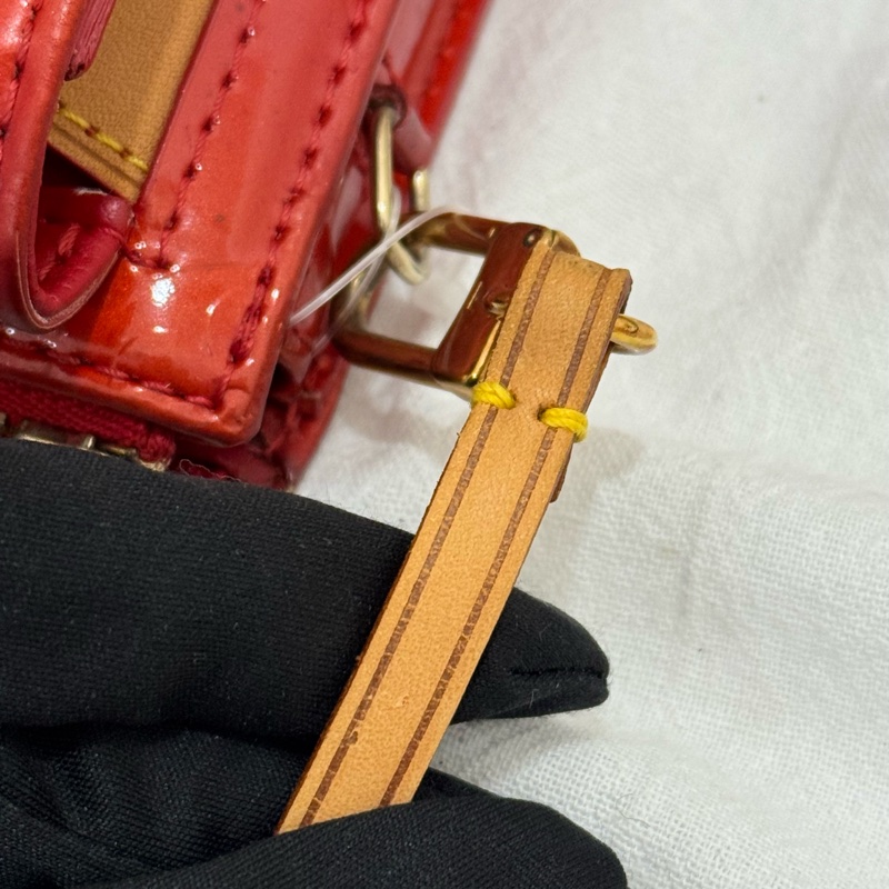 Louis Vuitton 漆皮紅色相機包-29