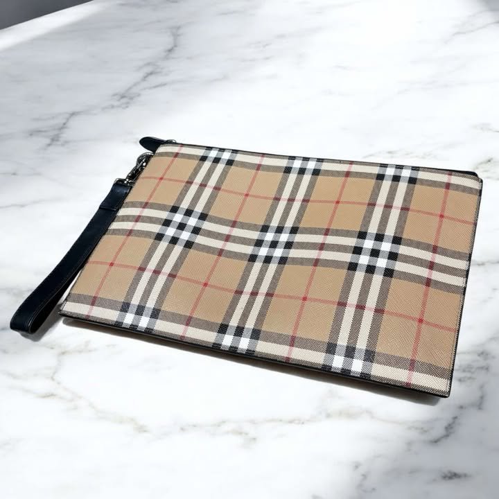 BURBERRY 經典格紋手拿收納包-1
