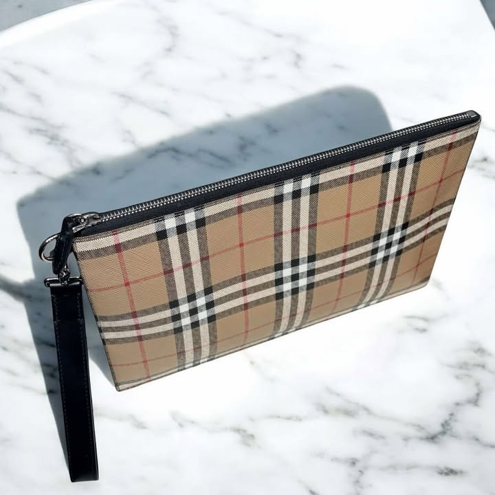 BURBERRY 經典格紋手拿收納包-3
