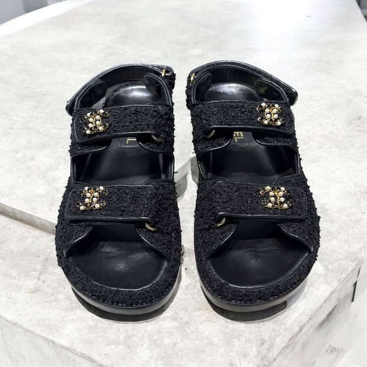 CHANEL 魔鬼氈毛呢涼鞋/黑色-0